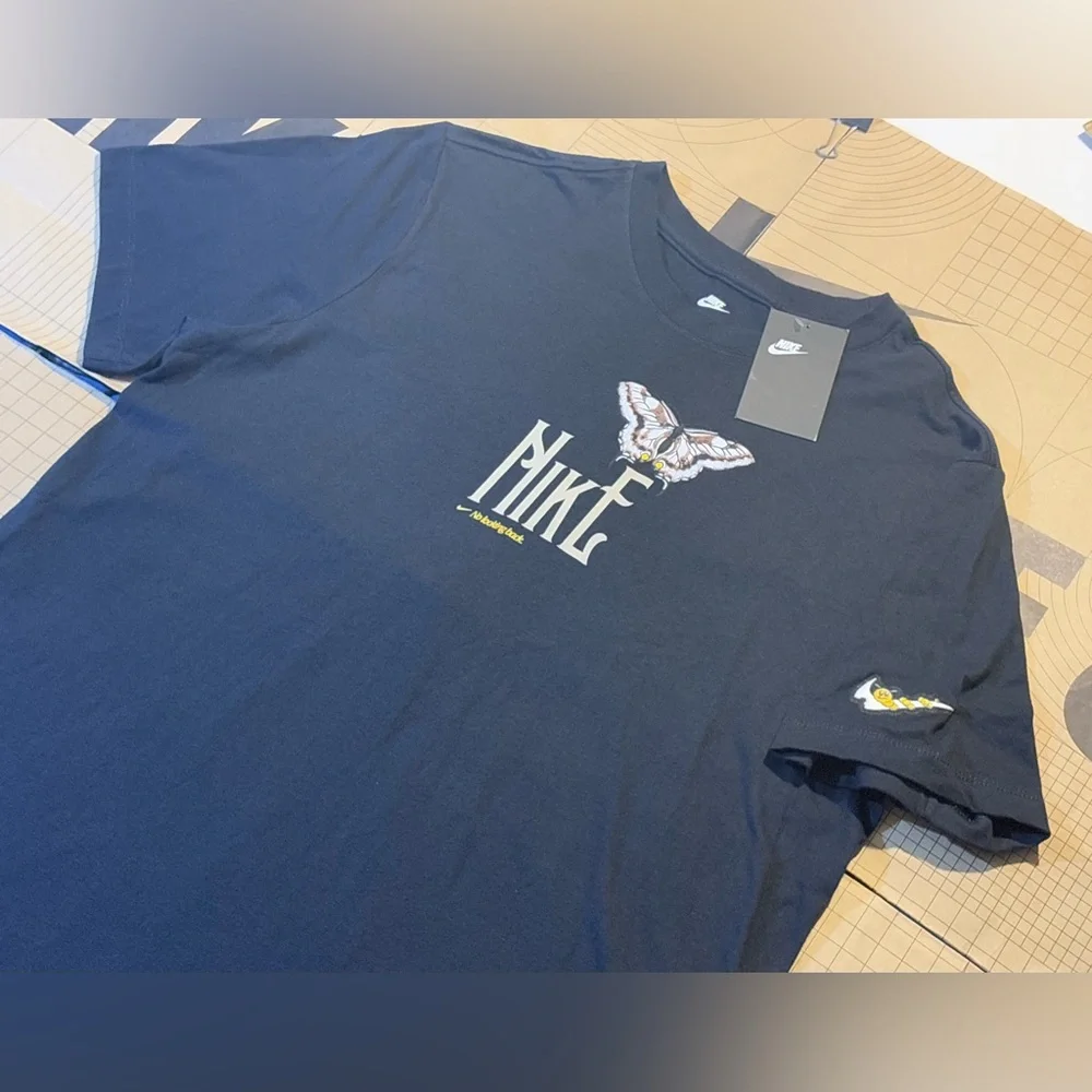 Nike Sportswear Swoosh Graphic logo tee